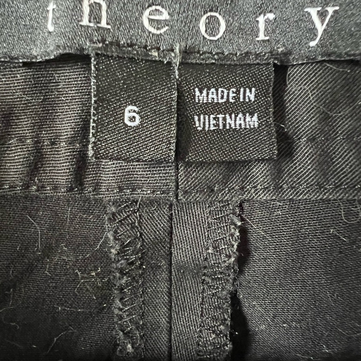 [JUST IN} Theory Black Tailored Bermuda Shorts - Size 6 Classic Black High-end luxury Size 6