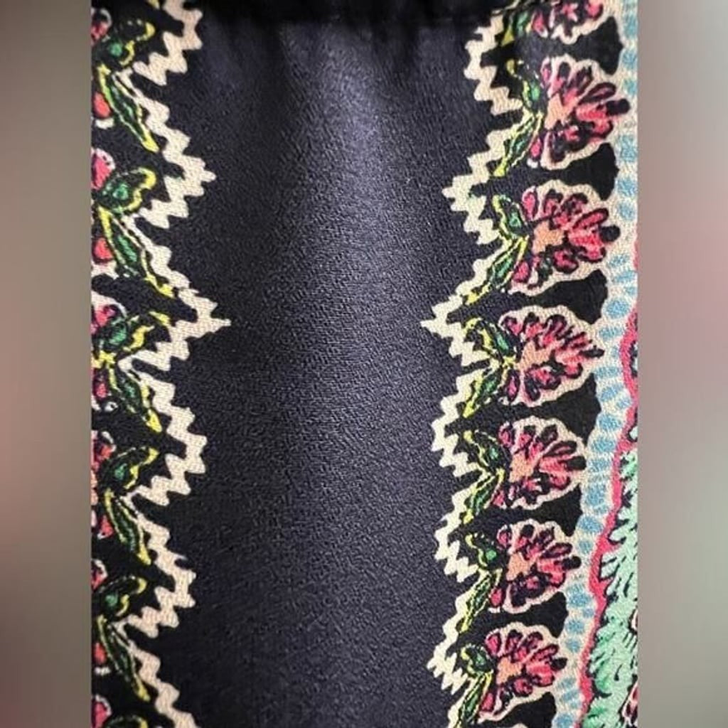 CYNTHIA ROWLEY Black Floral Print Tribal Print Blouse Sz M