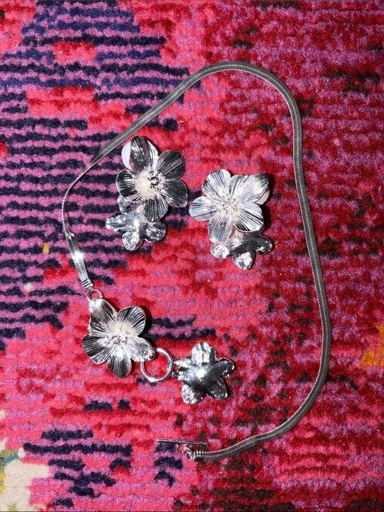 Jewelry Set Silver Floral Drop Earrings — Textured Three-Flower Design