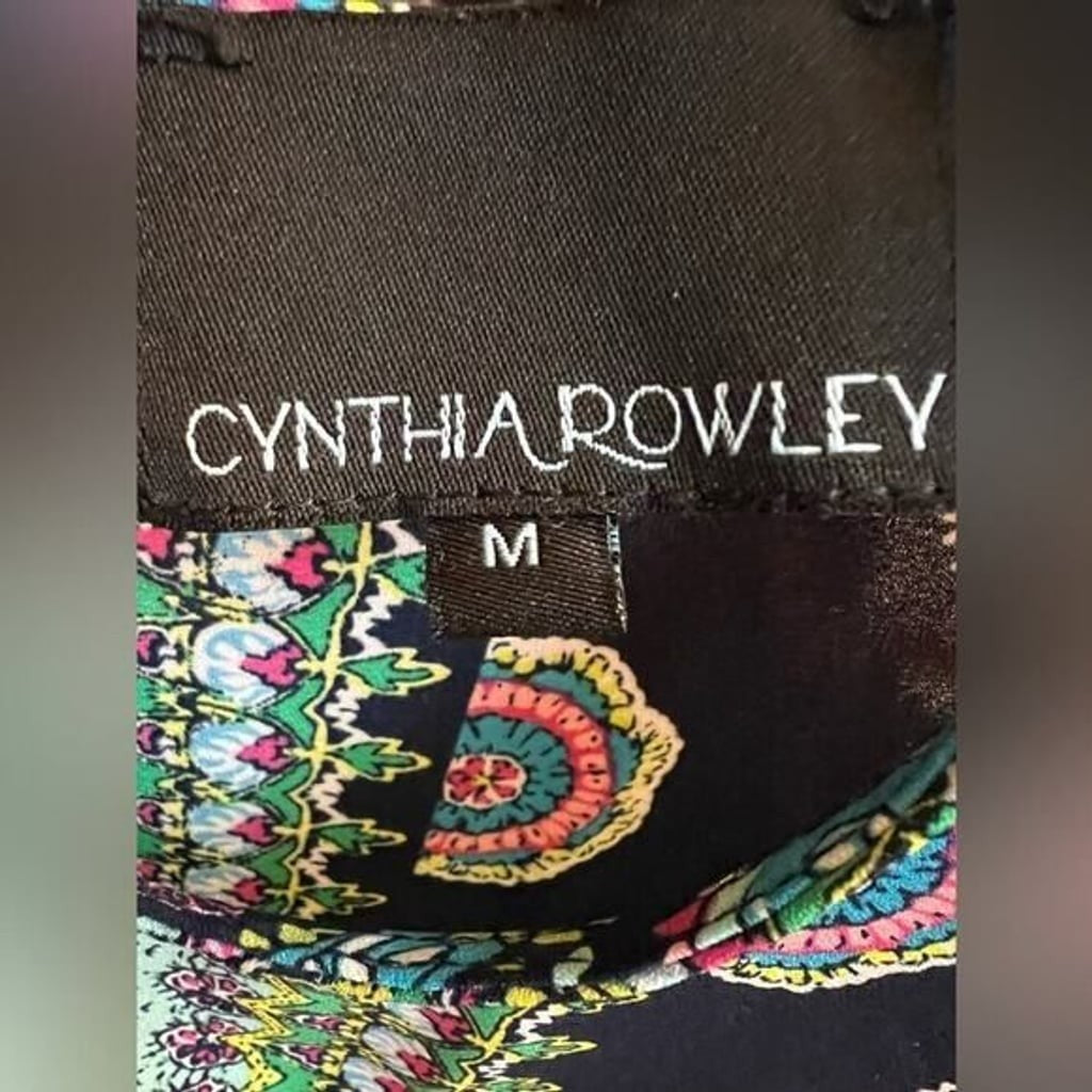 CYNTHIA ROWLEY Black Floral Print Tribal Print Blouse Sz M