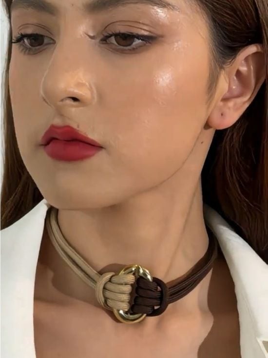 Elegant Two-Tone Knot Choker Necklace - Gold Accent