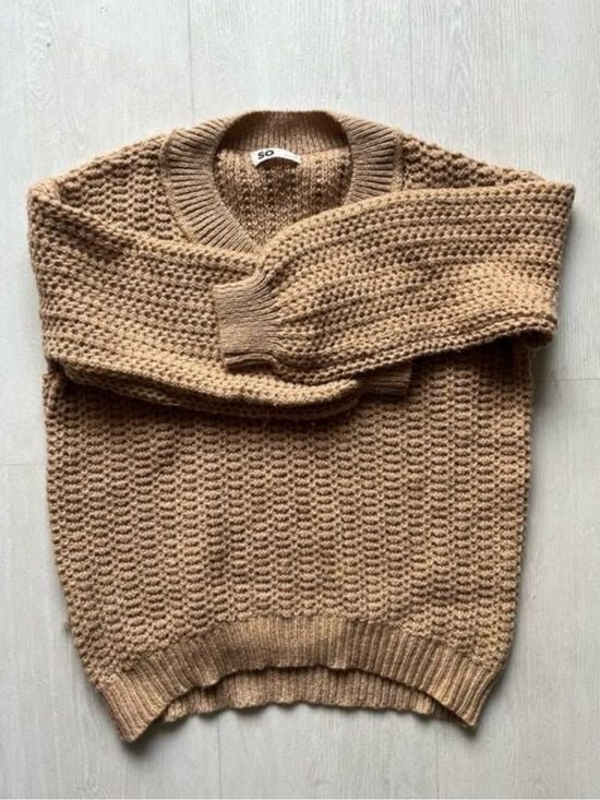SO Relaxed V-Neck Chunky Knit Sweater - Camel
