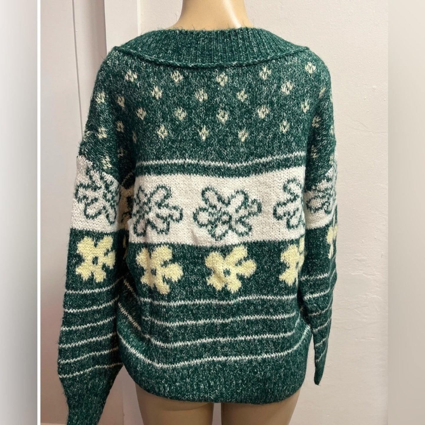 Last One! NWT SO Green Daisies V-Neck Plush Sweater S