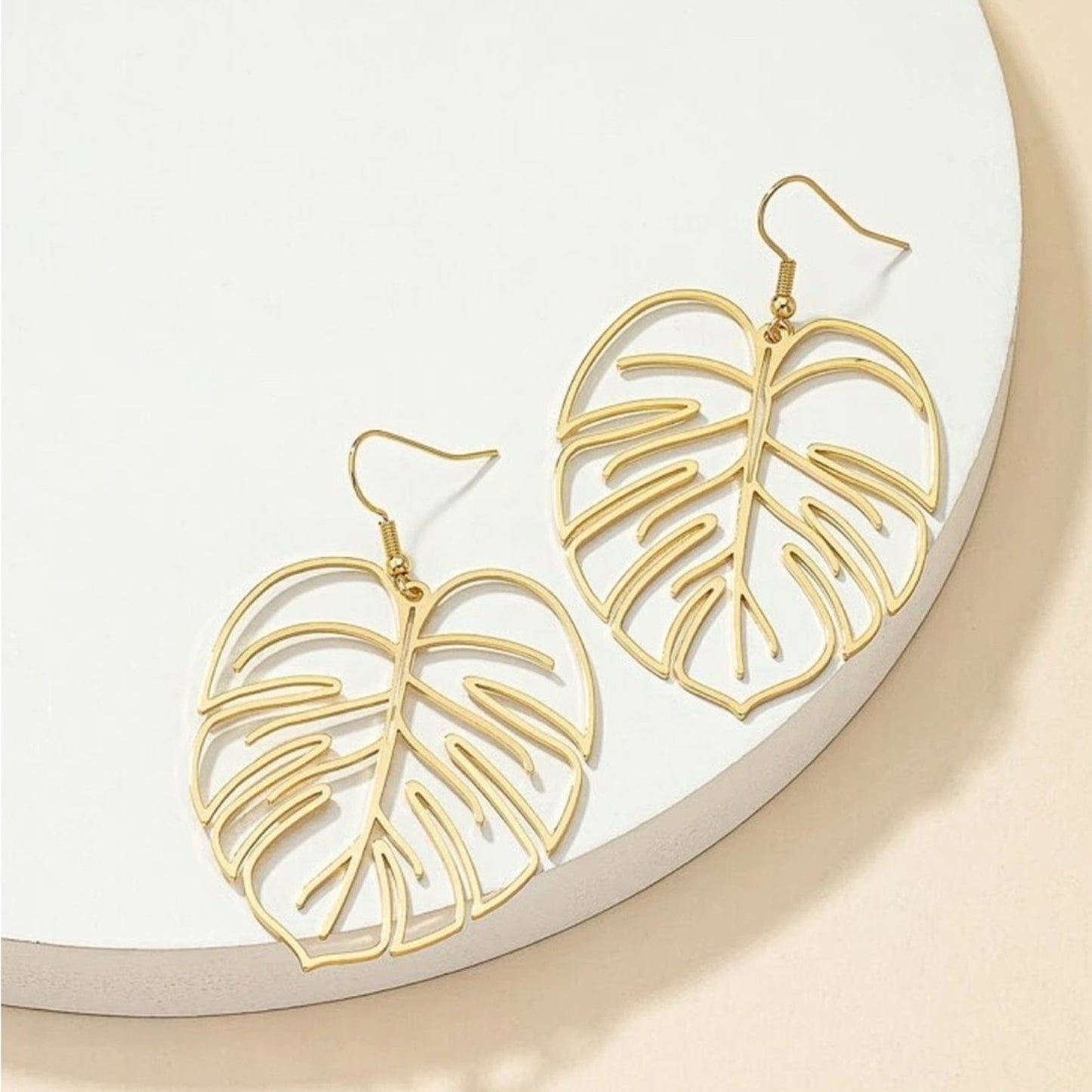 Last One! BEAUTIFUL Hollow Lead Gold Earrings