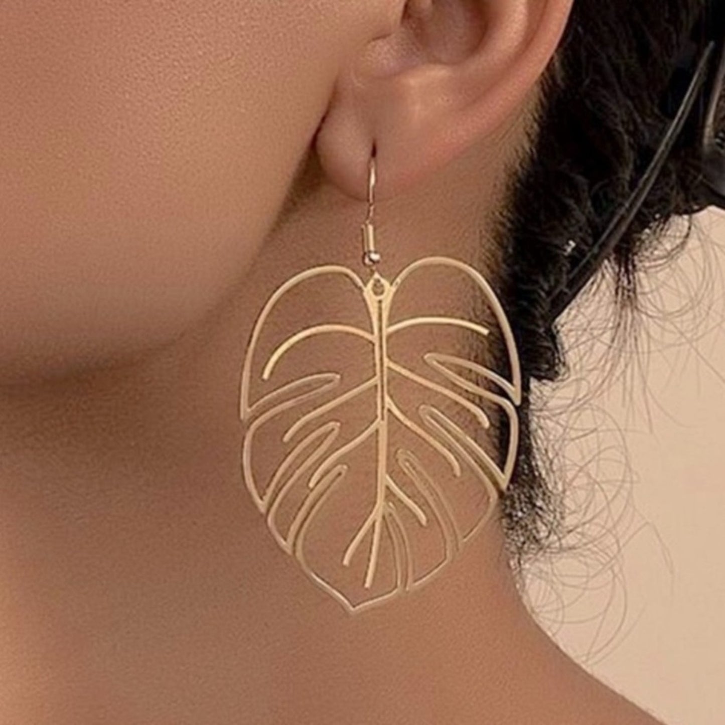 Last One! BEAUTIFUL Hollow Lead Gold Earrings