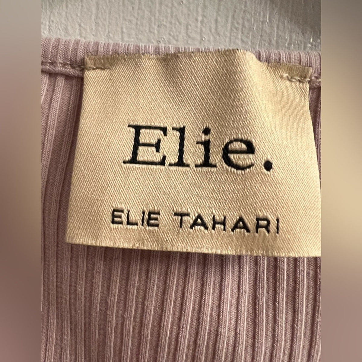 [JUST IN] ✨ Elie Tahari Ribbed Knit Puffed Shoulder Blouse - Pink Large L