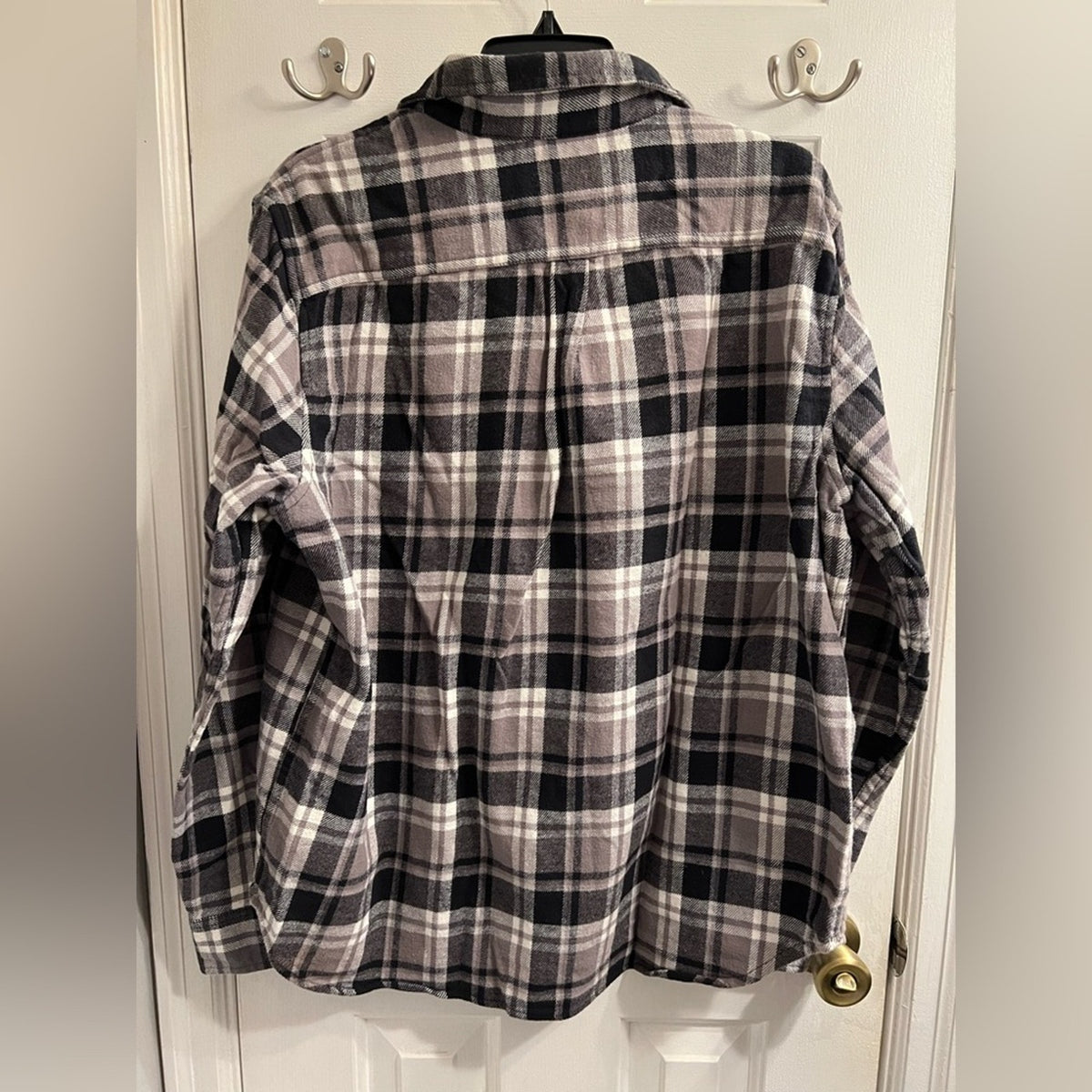 [JUST IN] Eddie Bauer Black and Gray Plaid Men's Shirt XL
