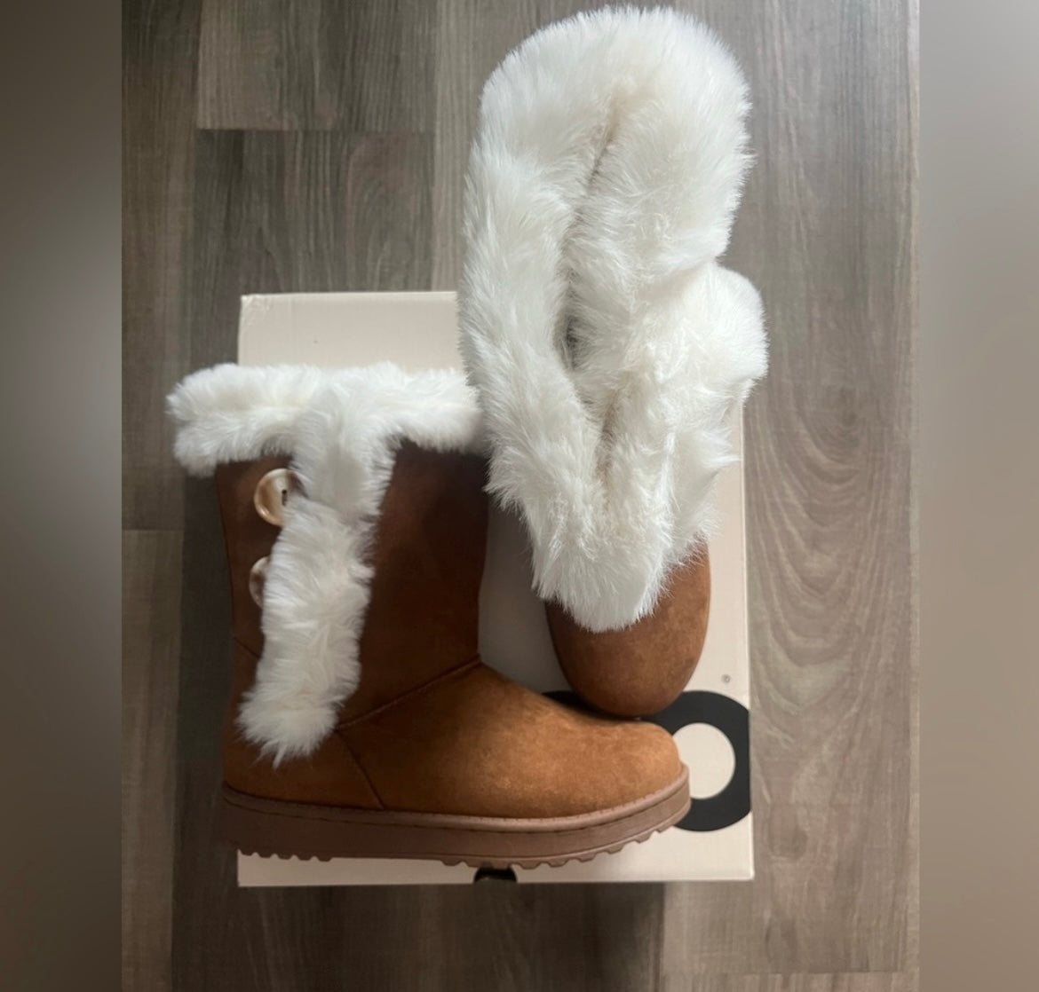 New! SO Fur Boots Tan Sz 6