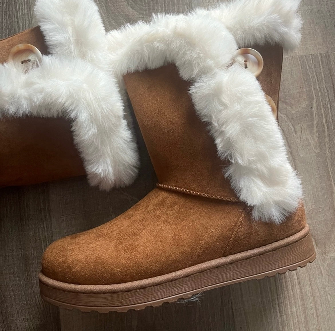 New! SO Fur Boots Tan Sz 6