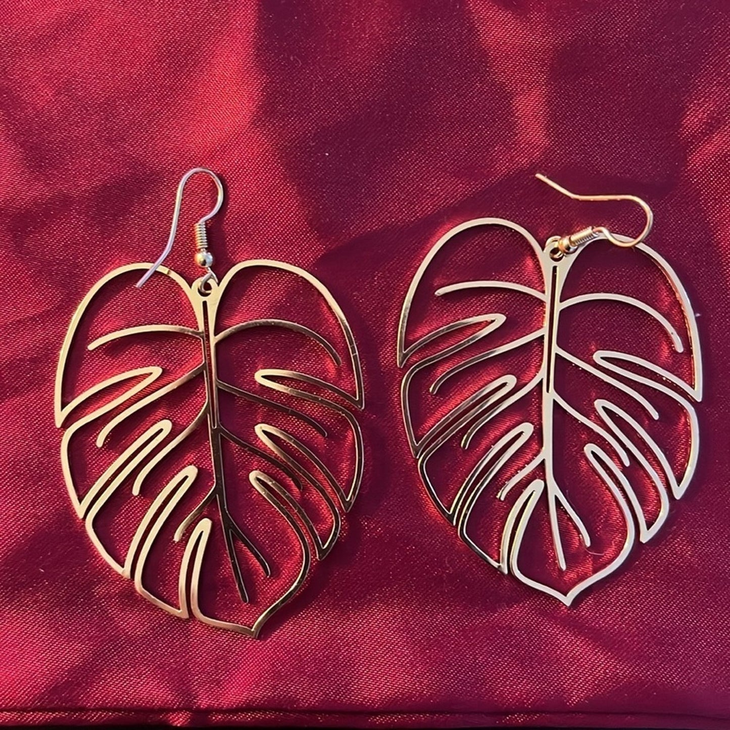 Last One! BEAUTIFUL Hollow Lead Gold Earrings