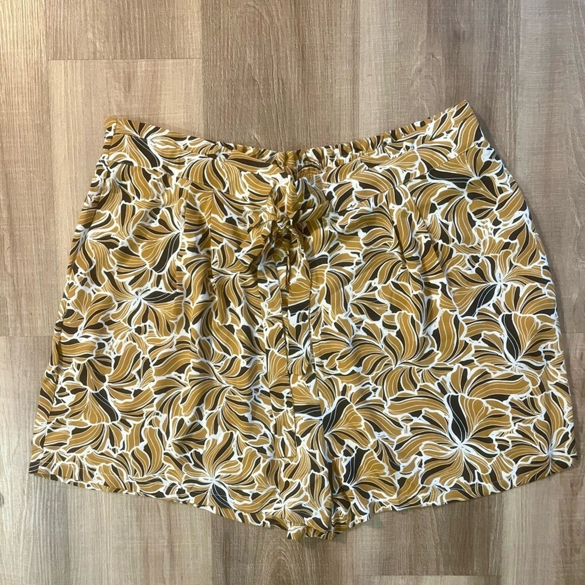 DR2 High Waist Leaf Print Shorts - Tan and Black 2XL