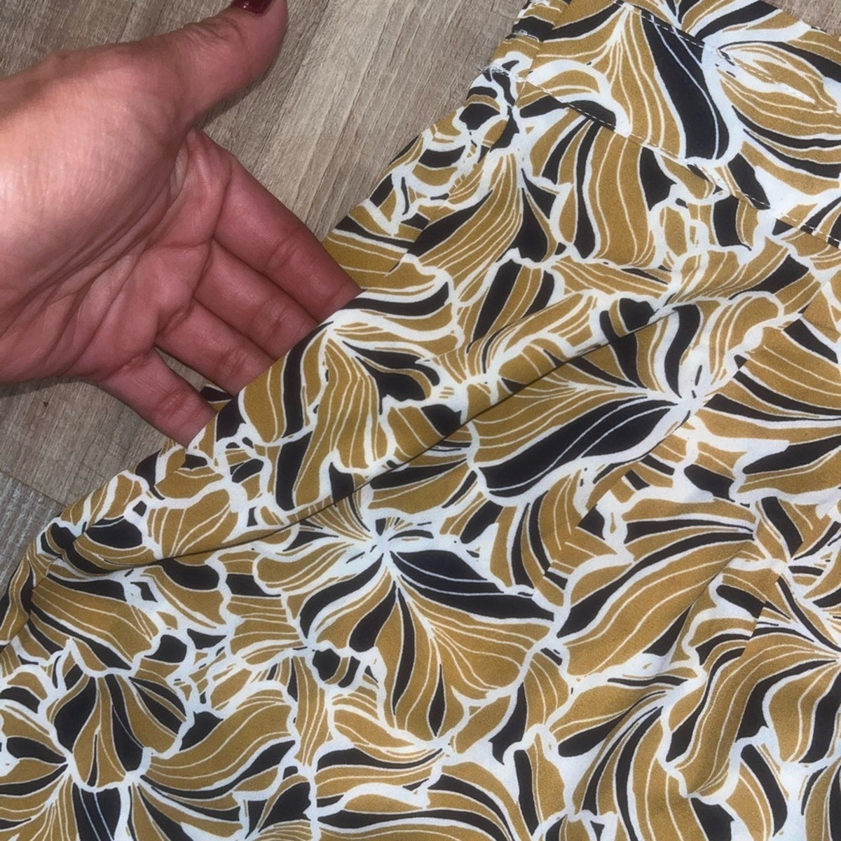 DR2 High Waist Leaf Print Shorts - Tan and Black 2XL