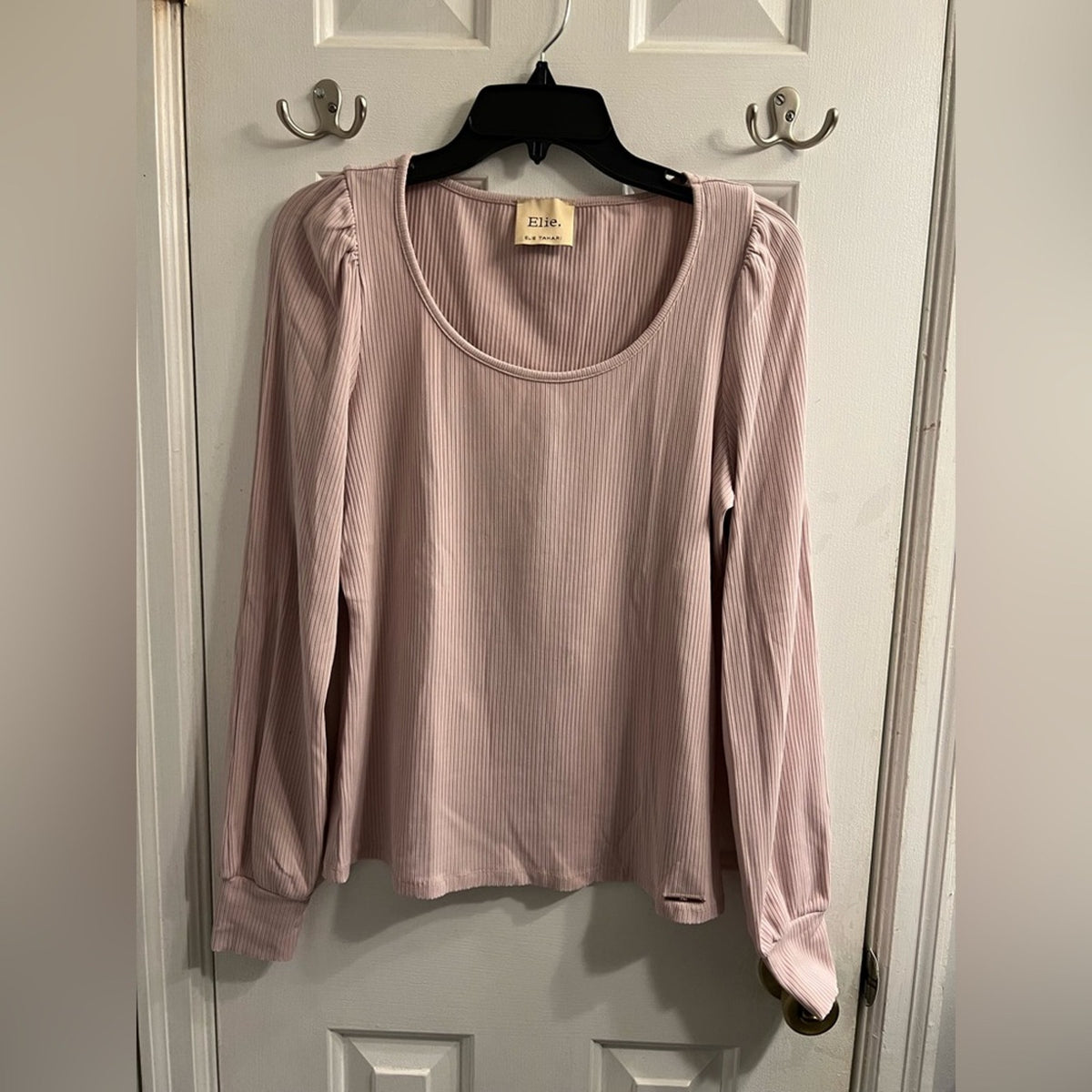 [JUST IN] ✨ Elie Tahari Ribbed Knit Puffed Shoulder Blouse - Pink Large L