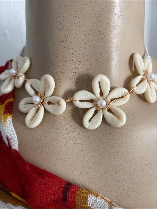 Shell Flower Choker Necklave Ivory White