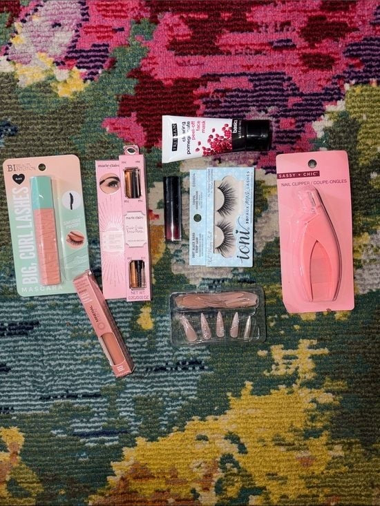 8 Piece Beauty Bundle -Assorted Women’s Makeup Beauty & Nail Tools