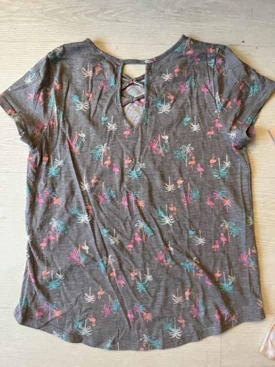 2 x SO Girls Short Sleeve Tees in Peach and Heather Gray with Butterfly Lot of 2