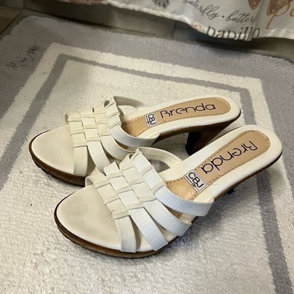 BRENDA Leather Kitten Heels Sz 9 White
