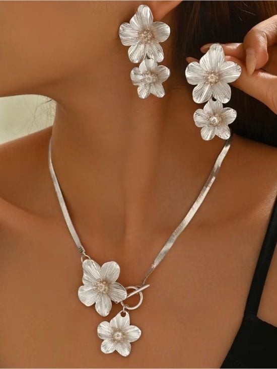 Jewelry Set Silver Floral Drop Earrings — Textured Three-Flower Design
