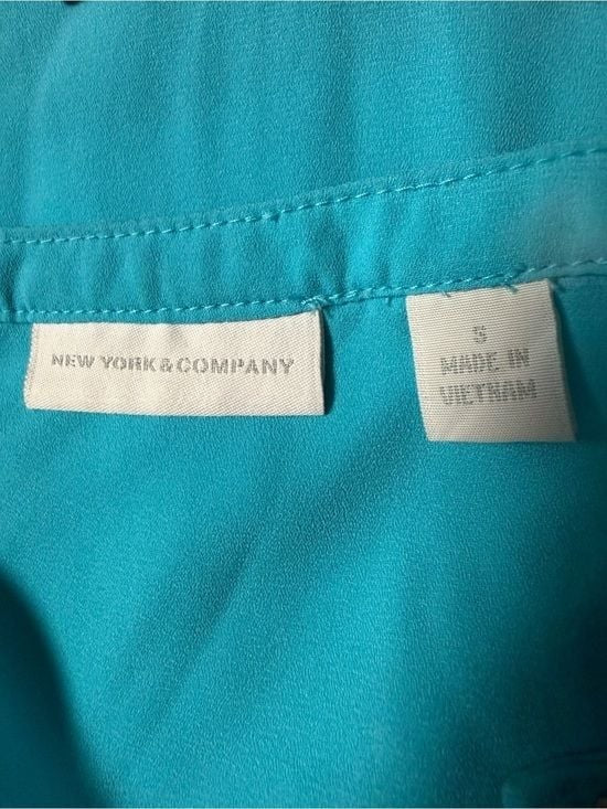 New York & Company Turquoise Keyhole Pleated Sleeveless Shell