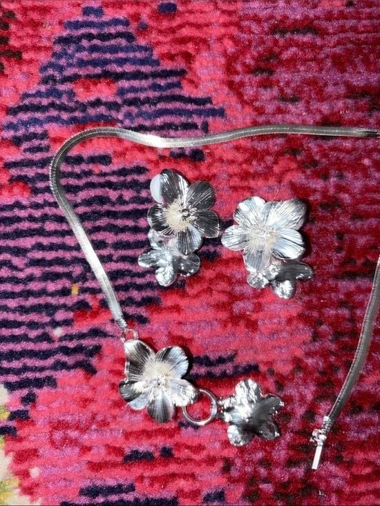 Jewelry Set Silver Floral Drop Earrings — Textured Three-Flower Design