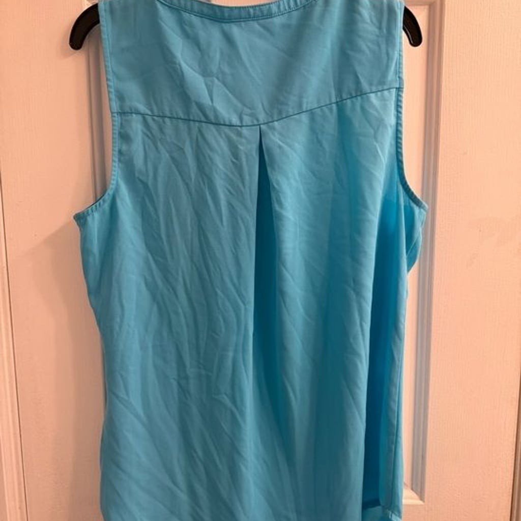New York & Company Small Turquoise Keyhole Pleated Sleeveless Shell