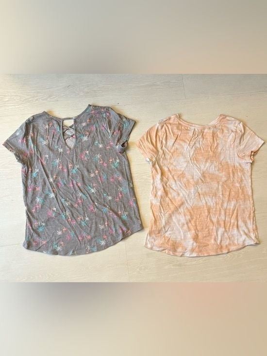 2 x SO Girls Short Sleeve Tees in Peach and Heather Gray with Butterfly Lot of 2