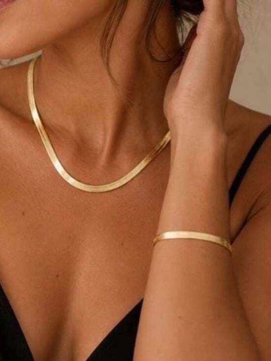 Gold Herringbone Necklace – Sleek Everyday Layering Piece