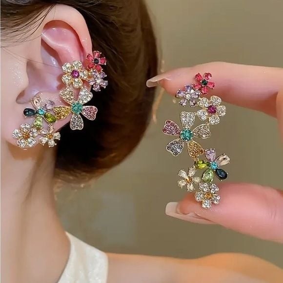 Last Chance! GORGEOUS! Sparkle Golden Floral Earrings