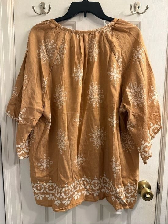 BEBONNIE Relaxed Camel Tunic with White Folk Motif