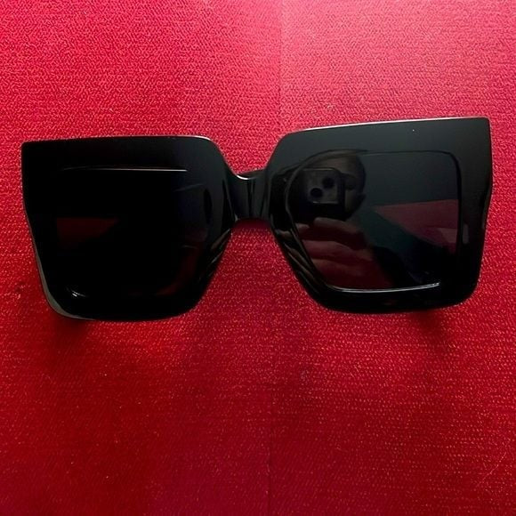Baddie Square Trendy Black Sunglasses