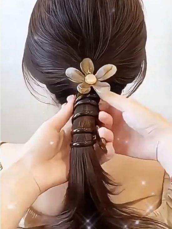 1 x Beige Flower  Wrap Around Statement Hair Clip - Women Accesory