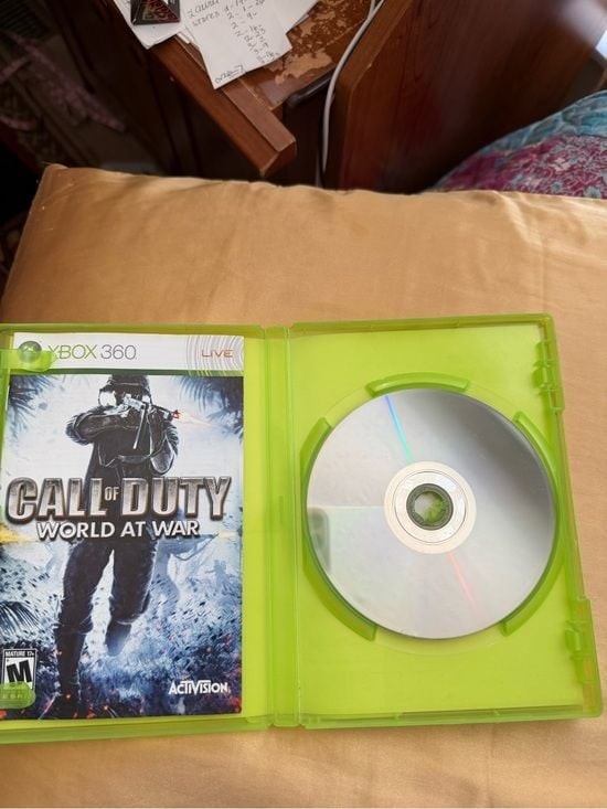 3 Xbox 360 Games Bundle - COD World at War & FIFA 14