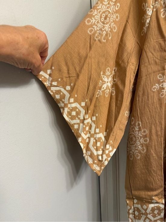 BEBONNIE Relaxed Camel Tunic with White Folk Motif