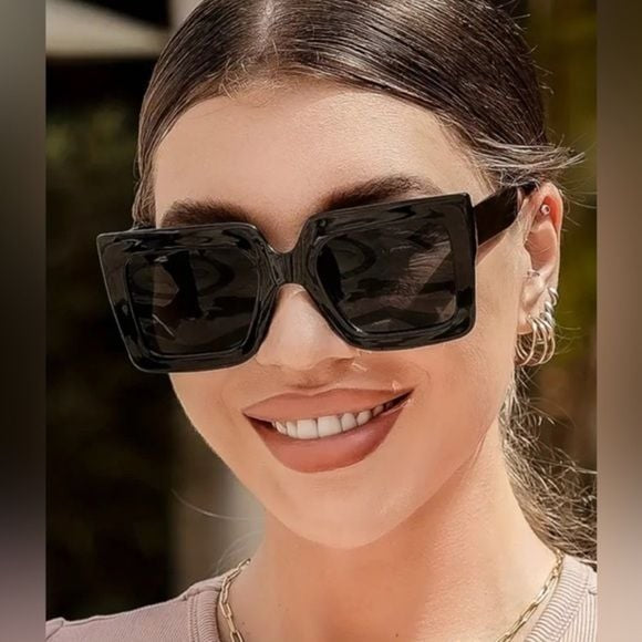 Baddie Square Trendy Black Sunglasses