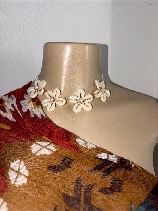 Shell Flower Choker Necklave Ivory White