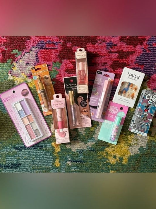 9 Assorted Women’s Makeup Set – Pink and Purple Shades + Cake