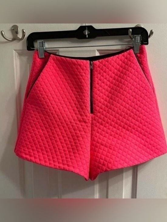 [JUST IN] Topshop Pink Quilted High Waisted Shorts Sz 4